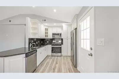 147 W Hampton Road, Lindenhurst, NY 11757 - Photo 3