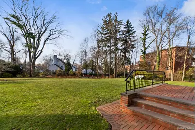 37 Brompton Road #3D, Great Neck, NY 11022 - Photo 17