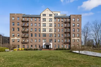 37 Brompton Road #3D, Great Neck, NY 11022 - Photo 1
