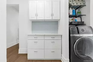 37 Brompton Rd, Great Neck, NY 11022 - Photo 15