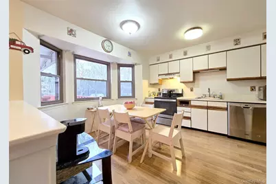 207 N Evergreen Drive, Selden, NY 11784 - Photo 5