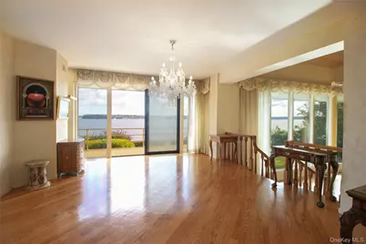 15 Gatsby Lane, Great Neck, NY 11024 - Photo 17