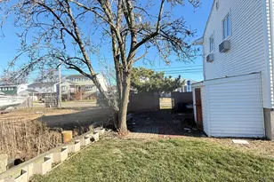 300 Branch Ave, Freeport, NY 11520 - Photo 9