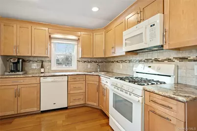 246 W 10th Street, Deer Park, NY 11729 - Photo 15