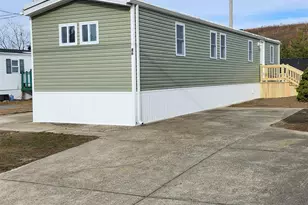 86 Lincoln Ave, Holbrook, NY 11741 - Photo 3