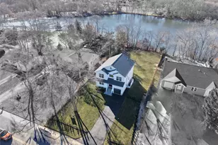 909 Ostrander Ave, Riverhead, NY 11901 - Photo 19