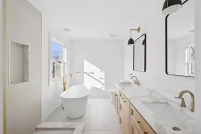 909 Ostrander Avenue, Riverhead, NY 11901 - Photo 11