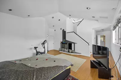 20 Henhawk Road, Great Neck, NY 11024 - Photo 25