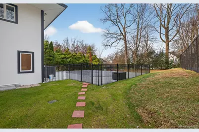 369 Vanderbilt Parkway, Dix Hills, NY 11746 - Photo 41