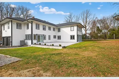 369 Vanderbilt Parkway, Dix Hills, NY 11746 - Photo 43