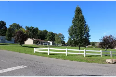 201 Brittany Terrace #201, Rock Tavern, NY 12575 - Photo 3