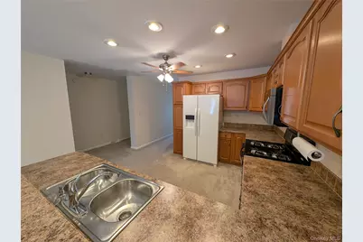 201 Brittany Terrace #201, Rock Tavern, NY 12575 - Photo 7