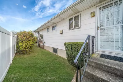 126 W 3rd Street, Deer Park, NY 11729 - Photo 5