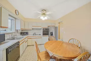 126 W 3rd St, Deer Park, NY 11729 - Photo 19