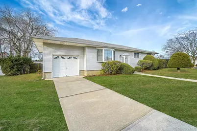 126 W 3rd Street, Deer Park, NY 11729 - Photo 3