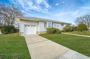 126 W 3rd St, Deer Park, NY 11729 - Photo 3