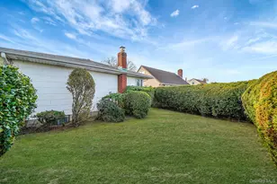 126 W 3rd St, Deer Park, NY 11729 - Photo 9