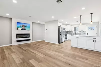 195 Canterbury Drive, Ridge, NY 11961 - Photo 9