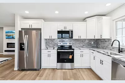 195 Canterbury Drive, Ridge, NY 11961 - Photo 13