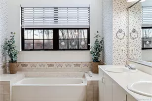 17 Sutton Pl, Islip, NY 11751 - Photo 21