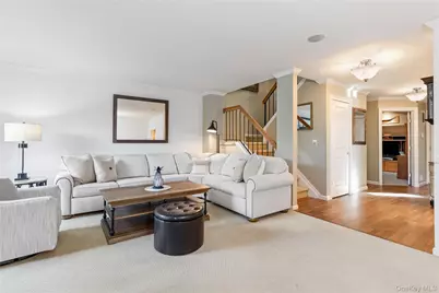 17 Sutton Place, Islip, NY 11751 - Photo 11