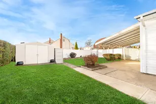 242 N Pine St, Massapequa, NY 11758 - Photo 21