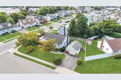 10 Layton Avenue, Hicksville, NY 11801 - Photo 19