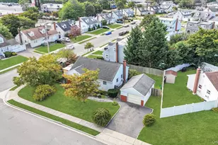 10 Layton Ave, Hicksville, NY 11801 - Photo 19