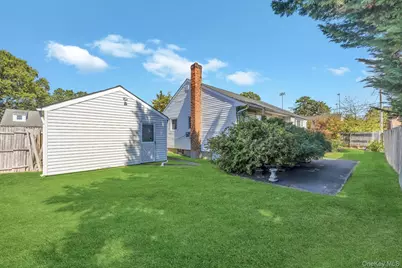 10 Layton Avenue, Hicksville, NY 11801 - Photo 17