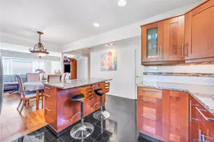 10 Layton Ave, Hicksville, NY 11801 - Photo 9