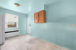 225 Windsor Pkwy, Hempstead, NY 11550 - Photo 5