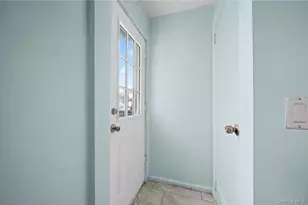 225 Windsor Pkwy, Hempstead, NY 11550 - Photo 17