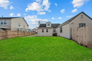 225 Windsor Pkwy, Hempstead, NY 11550 - Photo 23