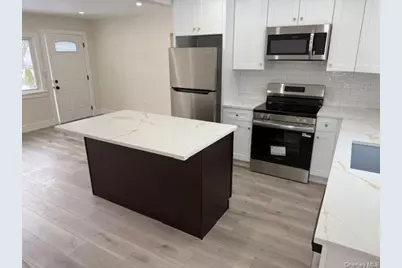 1052 Bay Shore Avenue, Bay Shore, NY 11706 - Photo 5