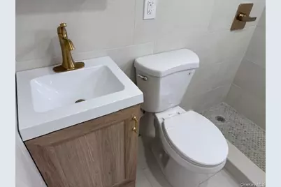 1052 Bay Shore Avenue, Bay Shore, NY 11706 - Photo 31