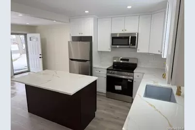 1052 Bay Shore Avenue, Bay Shore, NY 11706 - Photo 13