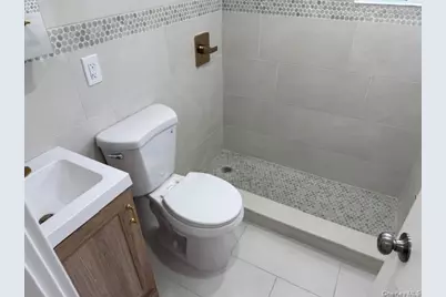 1052 Bay Shore Avenue, Bay Shore, NY 11706 - Photo 39