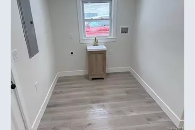 1052 Bay Shore Avenue, Bay Shore, NY 11706 - Photo 29