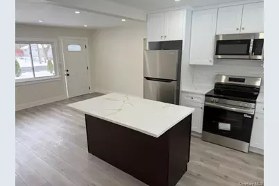 1052 Bay Shore Avenue, Bay Shore, NY 11706 - Photo 9