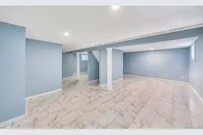 847 N Clinton Avenue, Lindenhurst, NY 11757 - Photo 15