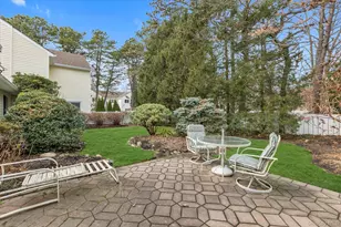 101 Dari Dr, Holbrook, NY 11741 - Photo 17