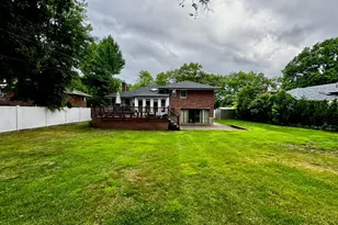 26 Canterbury Rd, Woodbury, NY 11797 - Photo 17