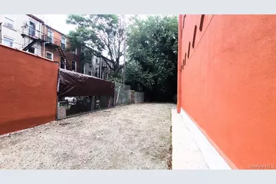 9 Marconi Place, Brooklyn, NY 11233 - Photo 3