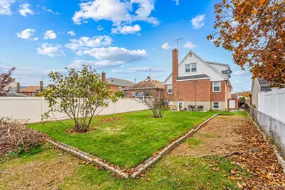 15411 Willets Point Boulevard, Whitestone, NY 11357 - Photo 29