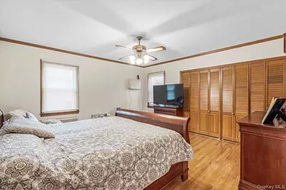 15411 Willets Point Boulevard, Whitestone, NY 11357 - Photo 15