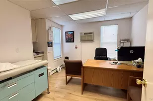 982 Roanoke Ave, Riverhead, NY 11901 - Photo 11