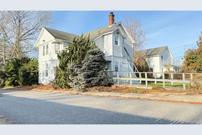 982 Roanoke Avenue, Riverhead, NY 11901 - Photo 1