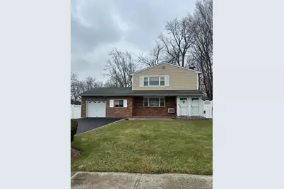 29 Hendrick Avenue #B (upper), Glen Cove, NY 11542 - Photo 1