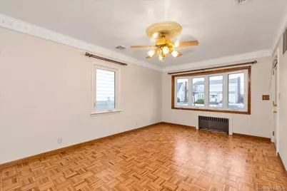 203 Pershing Parkway, Mineola, NY 11501 - Photo 5