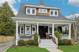 27 Hewlett Ct, Babylon, NY 11702 - Photo 3